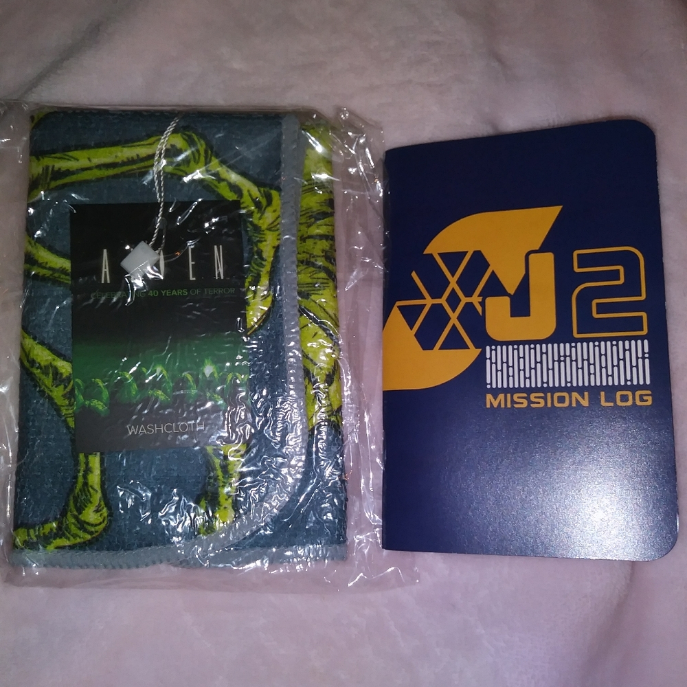 🌷🌹2 for $20 sale!Alien washcloth/Jupiter 2 notes